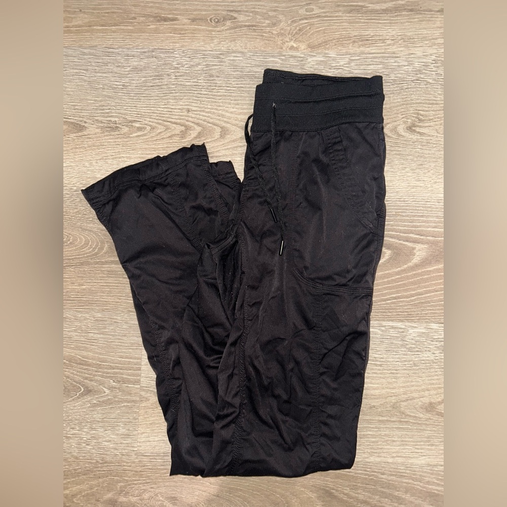 The north face dancer pants straight fit size 2!
Great condition